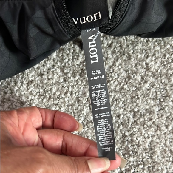 Vuori Black and Gray Windbreaker Jacket pit to pit 19 - Picture 5 of 6